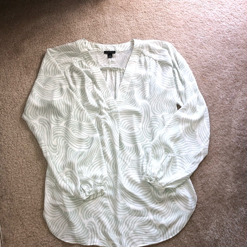 Ann Taylor V-neck green mint  print blouse SX NWOT